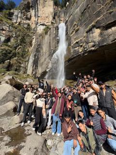 The Suraj Cottage Manali ! Private Parking ! Bonfire ! Playing Zone ! Near Mall Road - 2