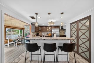 3 miles to ND, Sleeps 12, Pool, Gameroom, Firepit - 4