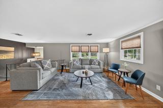 3 miles to ND, Sleeps 12, Pool, Gameroom, Firepit - 7
