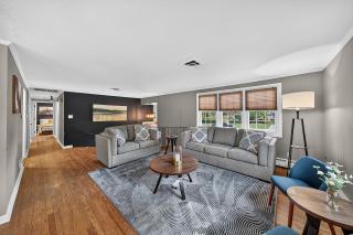 3 miles to ND, Sleeps 12, Pool, Gameroom, Firepit - 9