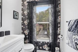 Brand NEW King Suite| Movie/Game Room| Coffee Bar - 7