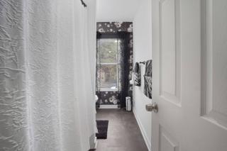 Brand NEW King Suite| Movie/Game Room| Coffee Bar - 3