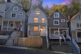 Brand NEW King Suite| Movie/Game Room| Coffee Bar - 1