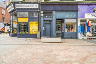 Stylish 4 Bed-Town Centre - 1