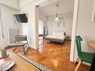 Cozy Athenian Nest Getaway - 8