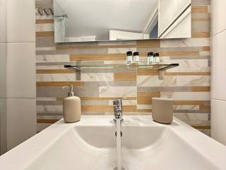 Cozy Athenian Nest Getaway - 1