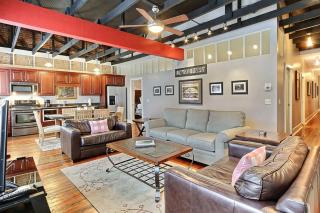 Ellis Square Loft - 6