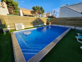 Private Villa with Heated Swimming Pool, Roof Top Solarium & Garden - 0