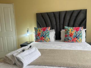 Pink Lopez Guest House - 8