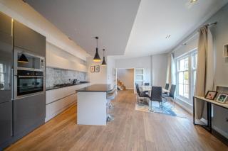 Agar Villa 2BR Home with Garden & Hot Tub - 3