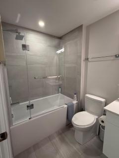 Modern and Chic One Bedroom Apartment in Downtown - Halifax - 5