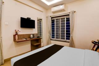 Townhouse The 36 Inn Madhuravada Bus Stop - 4