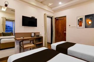 Townhouse The 36 Inn Madhuravada Bus Stop - 5