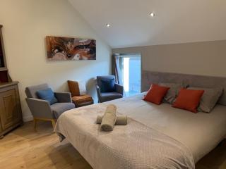 Le Verger Des Pierres Blanches,11 chambres,11 wc, 8 sdbs,pool chauffée 11 m 35p - 2