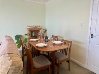 36 Beach Court - Sea Views, Parking, Balcony - 9