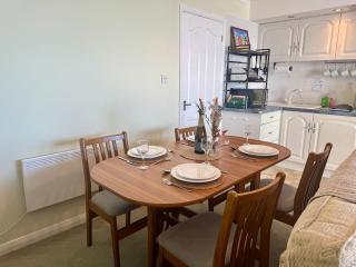 36 Beach Court - Sea Views, Parking, Balcony - 8