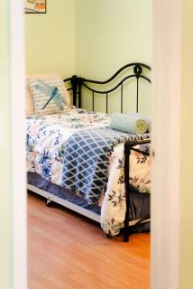 Blue Heron Cottage with Game Room, Deck & Hot Tub - 5