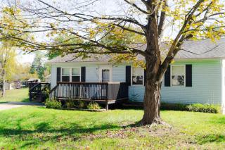 Blue Heron Cottage with Game Room, Deck & Hot Tub - 1