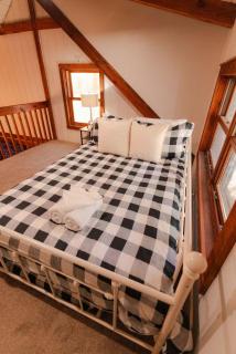 Outdoors Sleeps7 Family Getaway Fun Arcade - 4