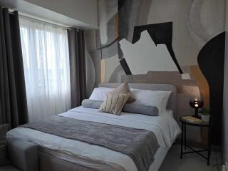 Homey Roxas Blvd Condo Pool Parking WiFi - 6