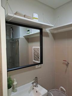 Homey Roxas Blvd Condo Pool Parking WiFi - 2