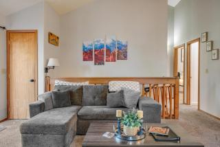 Modern Mountain Cabin, Fireplace, Deck with Deer Views, Near Wolf Center - 9