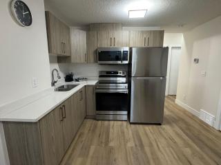 Central 1BHK - Close to Downtown, UOFA, Why Ave 10631 - 2