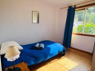 Casa con orilla de río y vista a los volcanes - 1