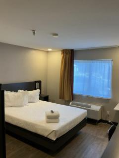 Pinetop Studio Suites - 3