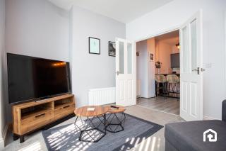 Stylish Cosy Two Bed Apartment - Coast Location - 6