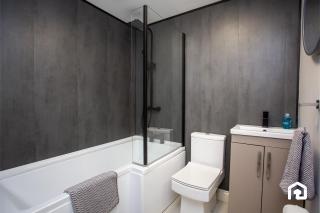 Stylish Cosy Two Bed Apartment - Coast Location - 7