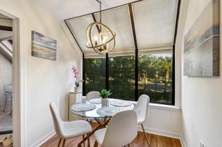 Harbourside Villa Steps to Shops Dining & Marina - 5