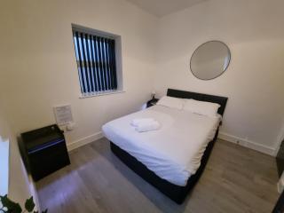 ApartHotel 1 - Fast WiFi, Hotel Linen, Keyless Entry, City only 10 Mins - BY PROPERTY PROMISE - 6