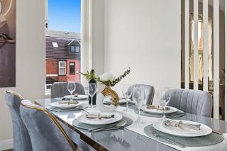 Moxley Residence-2-Bed Home for Business & Leisure - 8