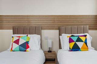 Moxley Residence-2-Bed Home for Business & Leisure - 7