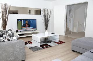 Canning Town Luxury Flat - 7