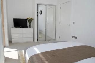 Canning Town Luxury Flat - 6