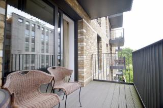 Canning Town Luxury Flat - 4