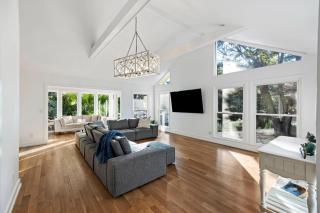 LV19: 19 Lake Village - 4