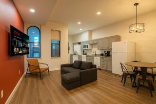 Soulard King Loft near Anheuser-Busch Brewery - 4