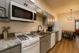 Soulard King Loft near Anheuser-Busch Brewery - 2