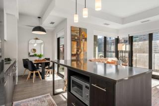 The Atlas & Ivy Skyline Views Parking Gym Balcony - 2