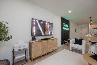 Hyve - Riff n Roll - Walk to Broadway - 1