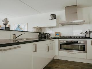 Spacious Lakeside Retreat - 2