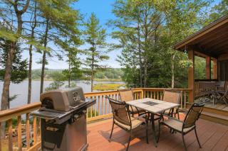 Lakefront Wprivate Beach - Luxury Log House! - 0