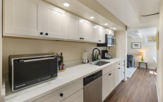 Downtown Home Walk to Restaurants and Waterfront - 2