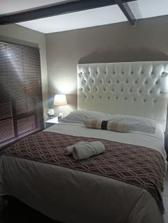 Coty and Reuben's guesthouse - 8