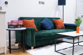 Stylish 1-Bedroom with Garden in the Heart of London - 8