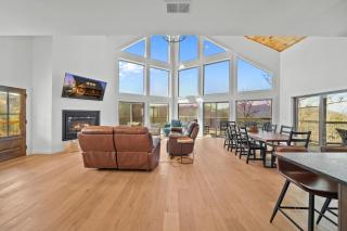 Ritzy Bear Lodge, Game Room, Mountain Views, WIFI, Fireplace on deck, arcade Game - 8