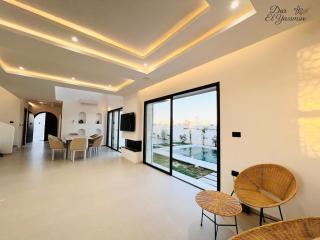 New villa with swimming pool and sea view in Djerba - 1